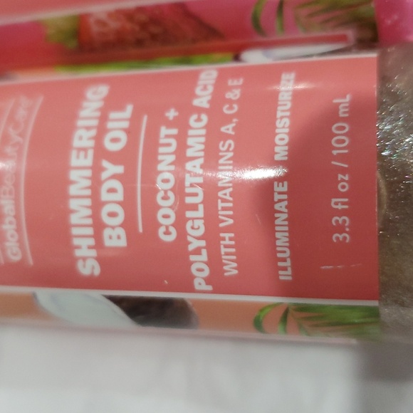 Shimmering coconut polyglutamic oil and strawberry hyaluronic acid smoothing oil - Picture 2 of 10